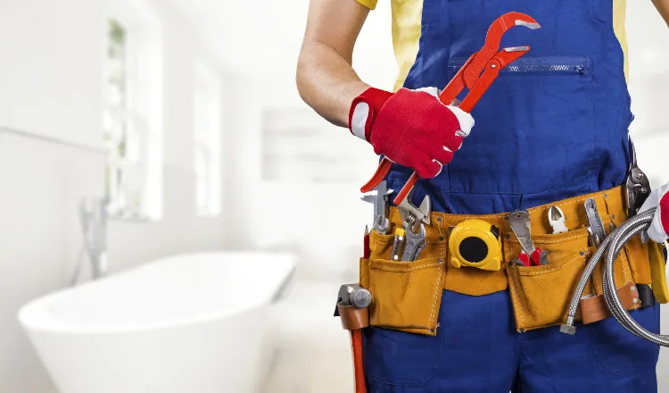 The torso of plumbing technician showing a tool belt from TMK Plumber Austin in Austin, TX - Hidrojet services
